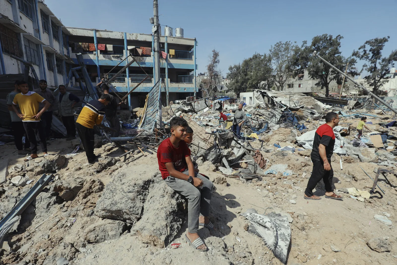 Albanese pede preservação de vestígios antes da remoção de destroços em Gaza