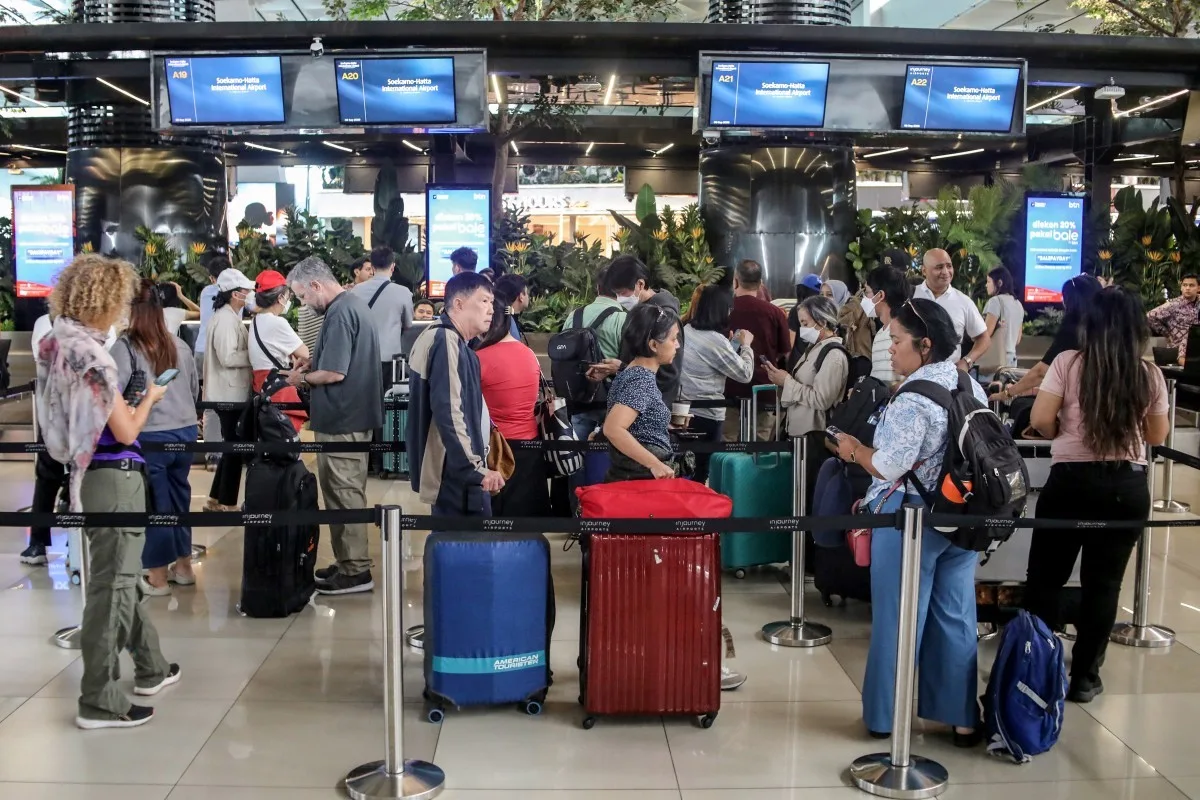 Erupção do Anak Krakatoa fecha seis aeroportos e afeta 20 mil passageiros