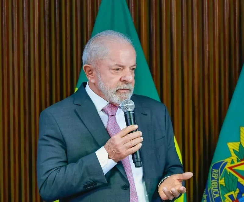 Lula defende emprego de qualidade para reduzir dependência do Bolsa Família