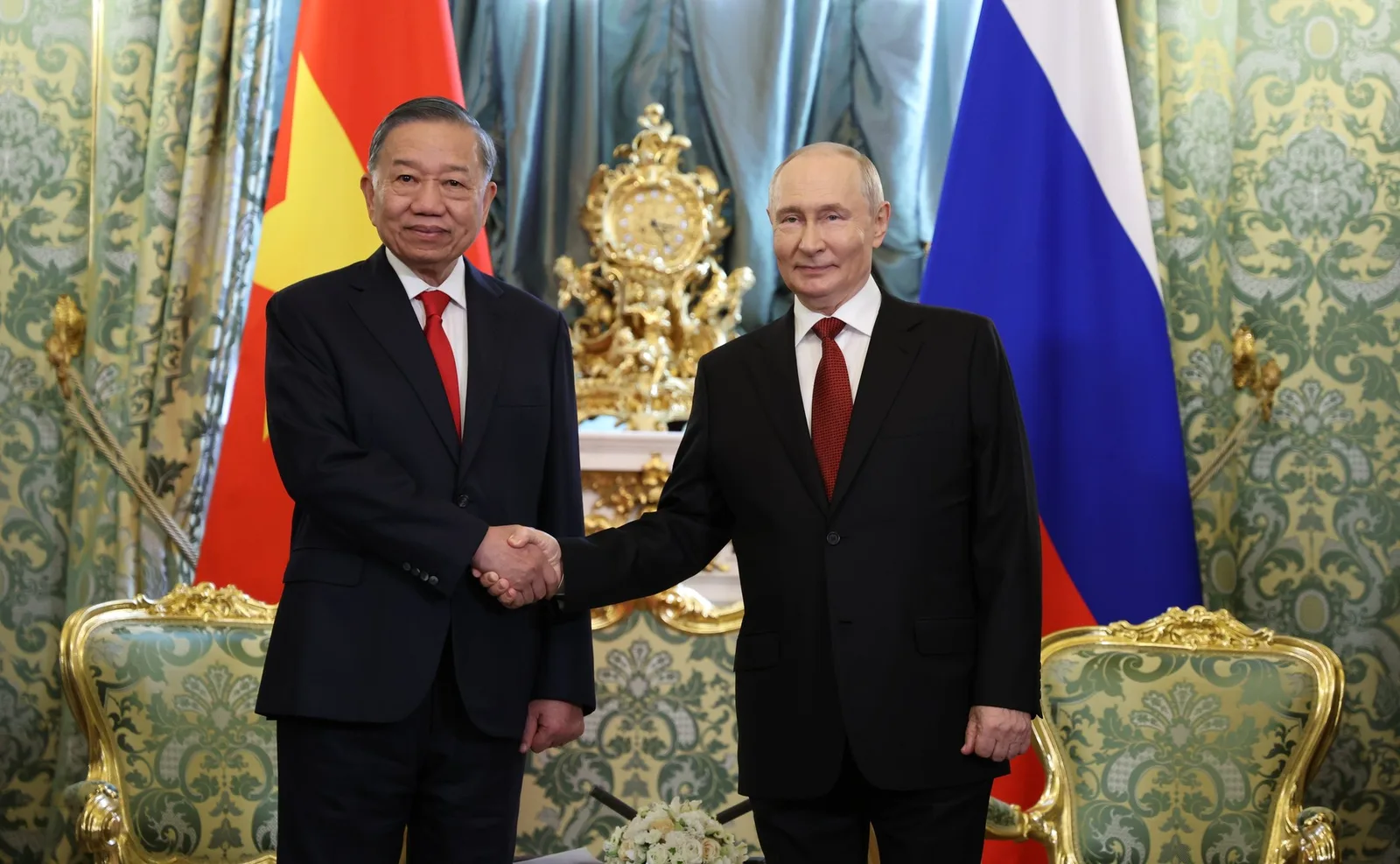 Putin destaca avanço do Vietnã e crescimento do comércio com a Rússia