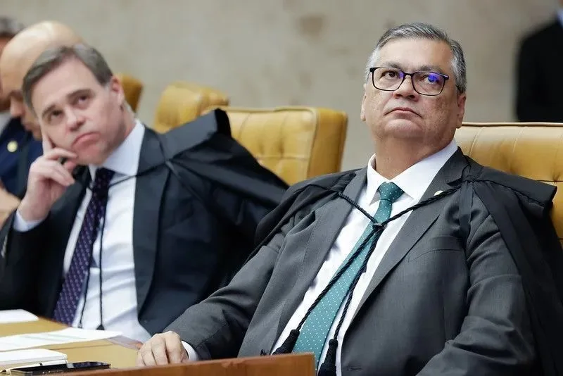 Dino reintegra diretores da PF e critica decisões de Mendonça no STF