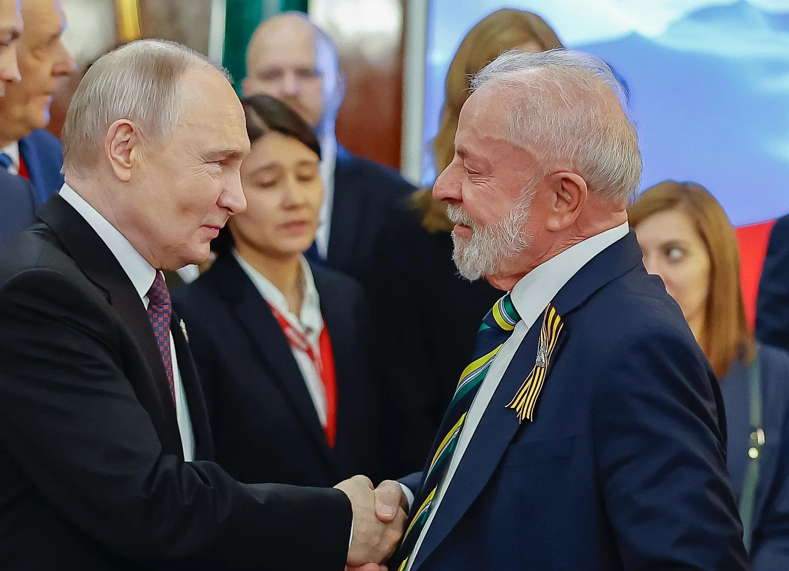 Putin diz a Lula que parceria entre Rússia e Brasil avança com sucesso