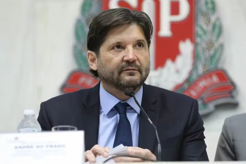 Inserção de André do Prado com Tarcísio é retirada da TV por decisão eleitoral