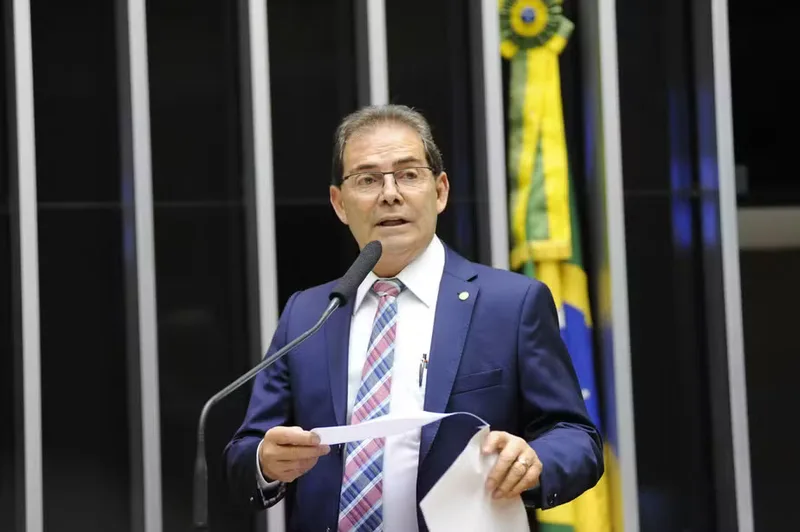 Paulinho protocola pedidos de impeachment contra três ministros do STF