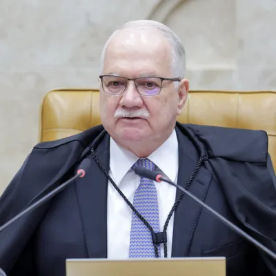 Fachin retira Moraes de inquérito e reverte liminares no STF