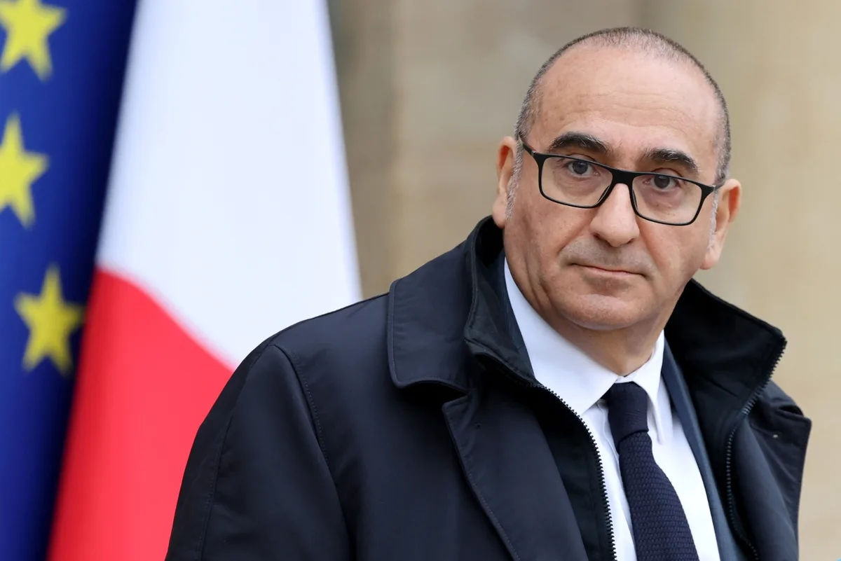 CNews pode responder criminalmente por retorno de comentarista expulsa da França