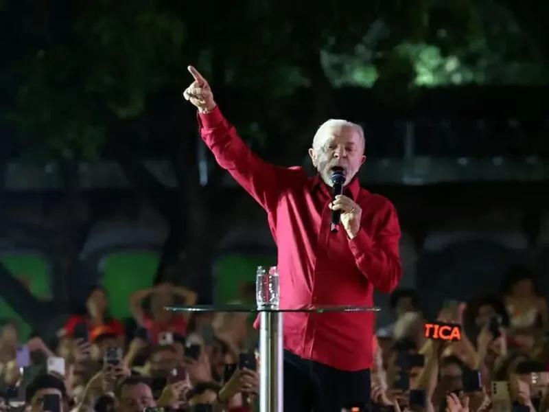 Lula diz que eleição presidencial será escolha entre democracia e barbárie