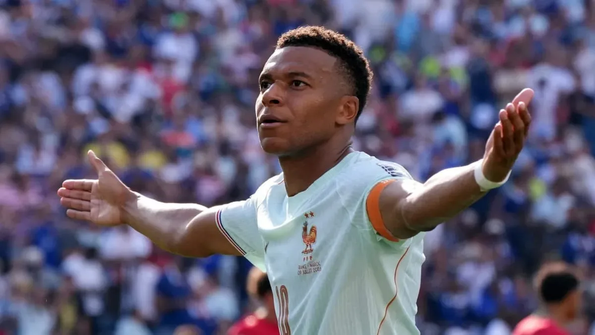 Mbappé critica memes de ditador e cobra consciência política