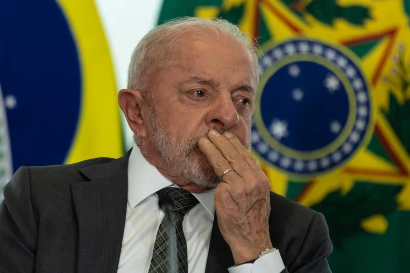 Campanha de Lula usa vídeo para contrastar Flávio Bolsonaro sobre os EUA