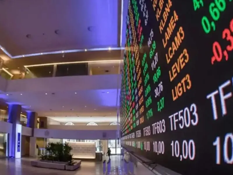 Ibovespa termina sessão perto dos 185 mil pontos após alta semanal de 5,40%