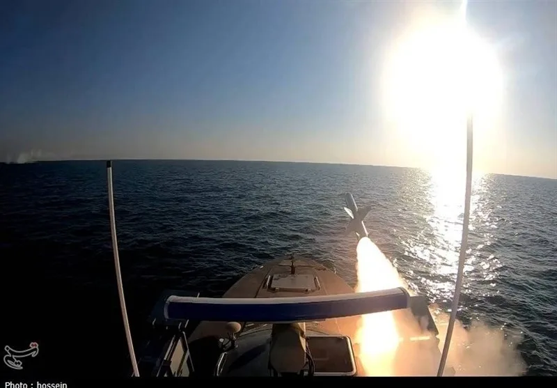 Irã afirma ter atingido navios dos EUA durante confronto no Estreito de Ormuz