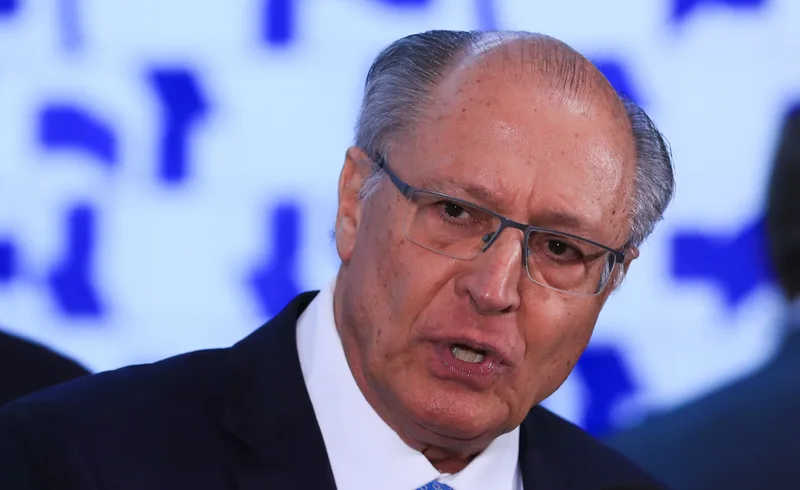 Levantamentos divergem sobre vantagem no segundo turno presidencial