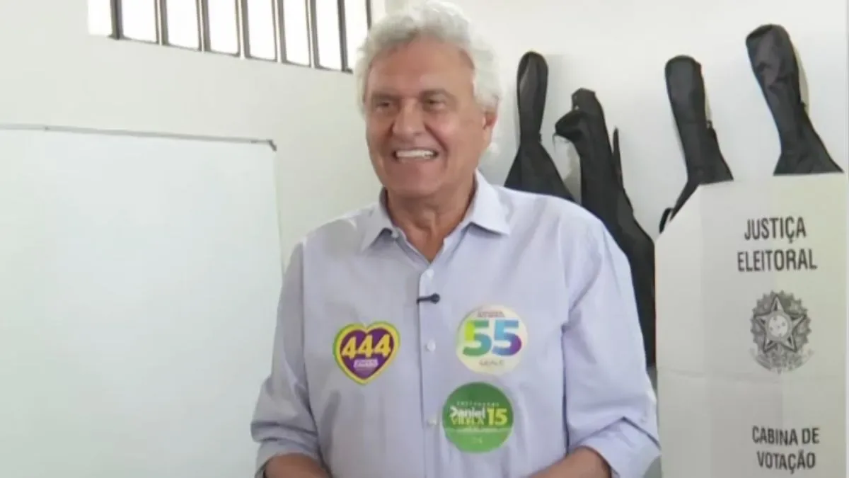 Caiado vota em Nova Crixás e seguirá apuração em Goiânia