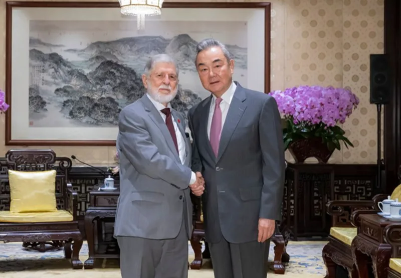 Brasil e China discutem IA, minerais críticos e autonomia tecnológica