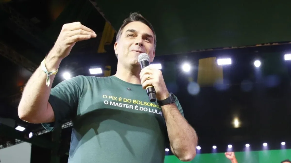 Flávio Bolsonaro lidera em 290 cidades de Santa Catarina no 1º turno