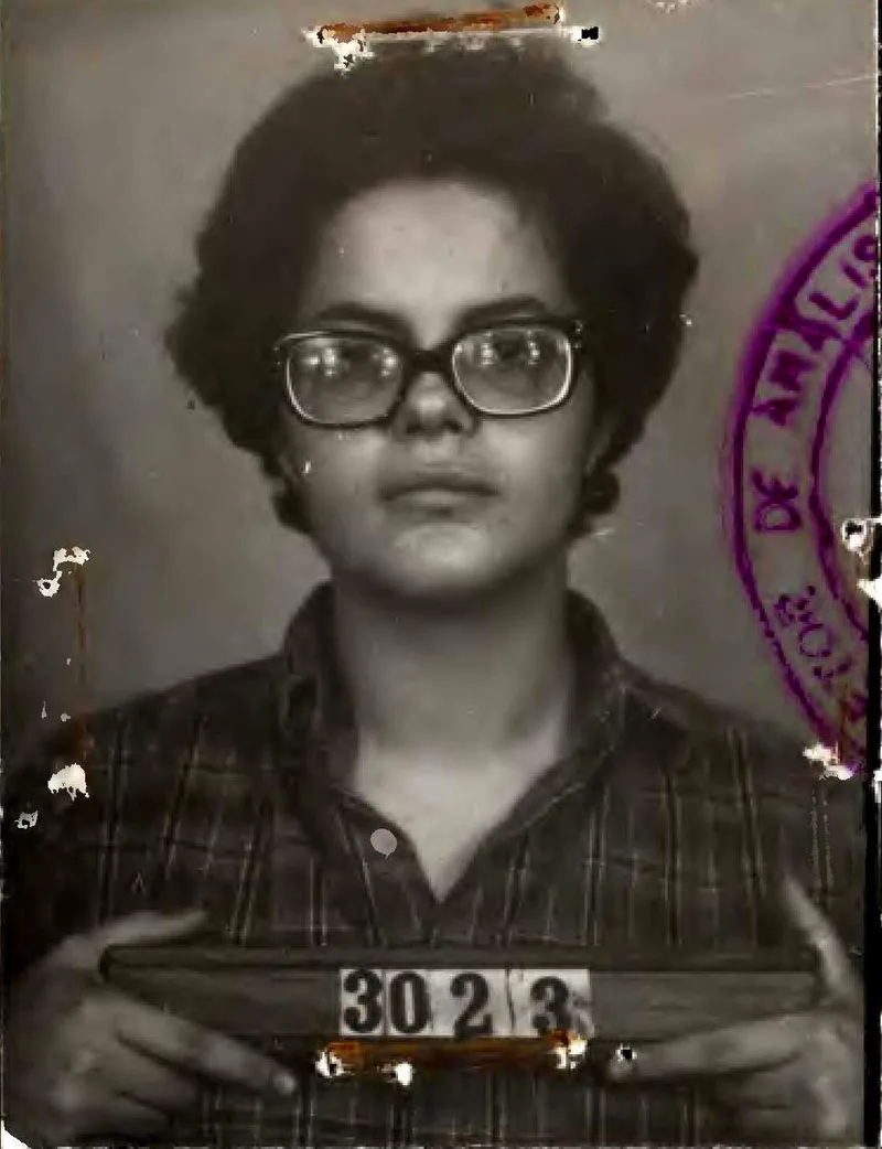 Laudo aponta fraude digital em ficha atribuída a Dilma Rousseff