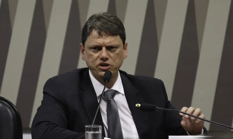 Tarcísio lidera disputa pelo governo de SP com 50%; Haddad tem 33%