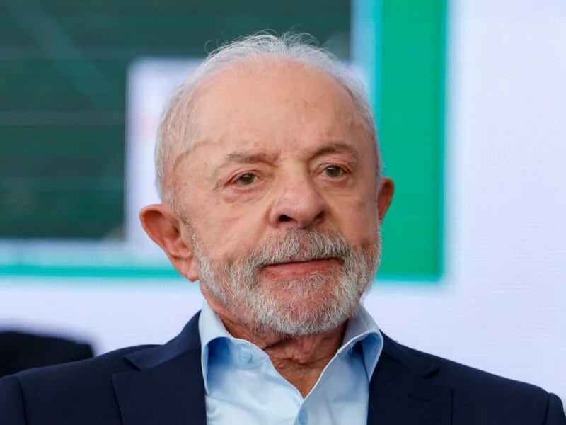 Lula marca 37% e Flávio Bolsonaro chega a 33% no primeiro turno