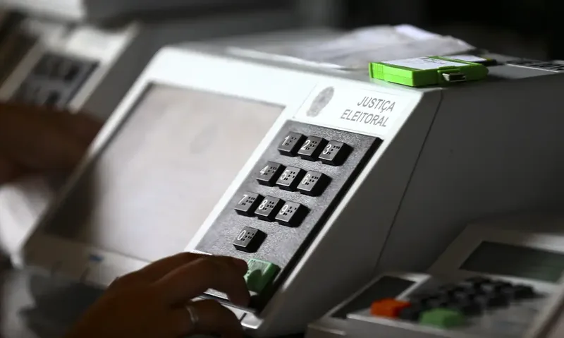 Presidenciáveis cumprem agendas com atos, entrevistas e visitas em várias cidades