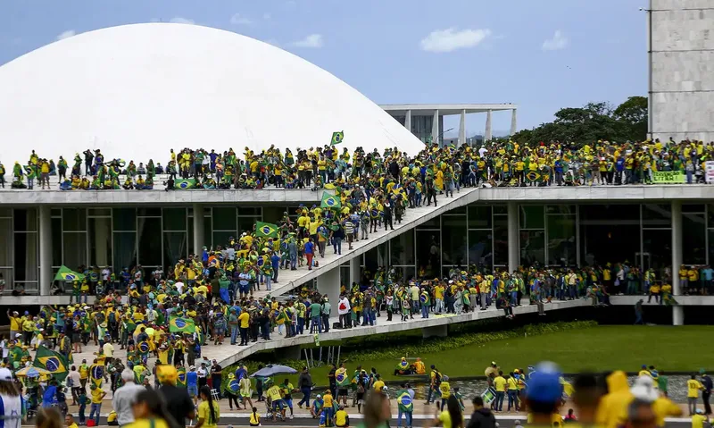 Cury defende reavaliação de penas e relatório sobre o 8 de Janeiro