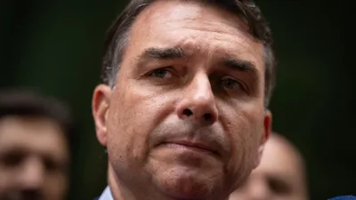 Flávio Bolsonaro rejeita apoio à retirada de Nossa Senhora Aparecida como padroeira