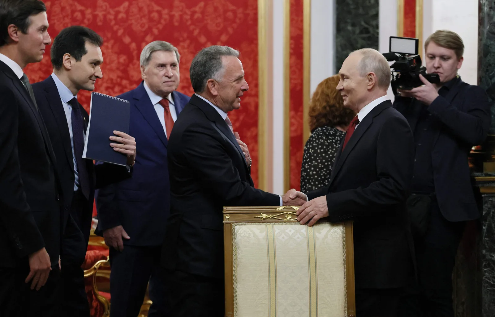 Witkoff e Kushner deixam Moscou sem acordo após encontro com Putin