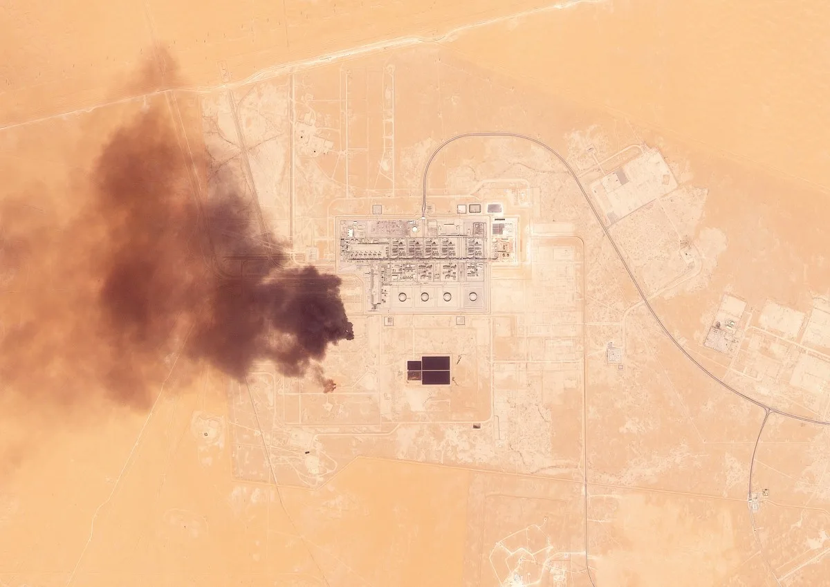 Coalizão saudita usa 100 aviões em ofensiva contra houthis no Iêmen