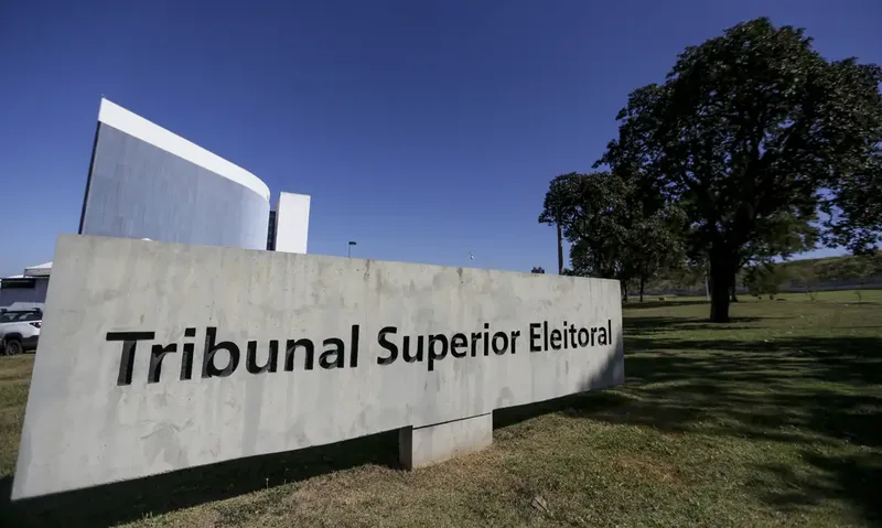 Campanha de Lula pede ao TSE apuração sobre suspensão consular dos EUA
