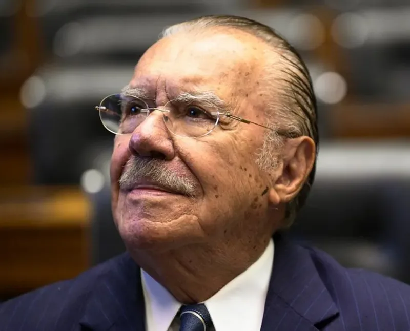 José Sarney deixa hospital após tratamento contra pneumonia em São Paulo
